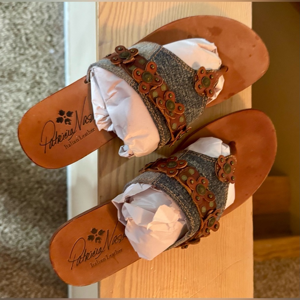 Patricia Nash Italian Leather Denim Floral Sandals – Women’s Size 10